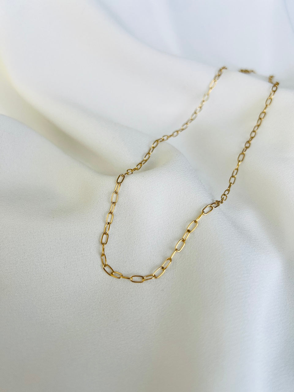 Guide to Minimalist Necklaces: Style Tips and Lengths in Canberra (2025)