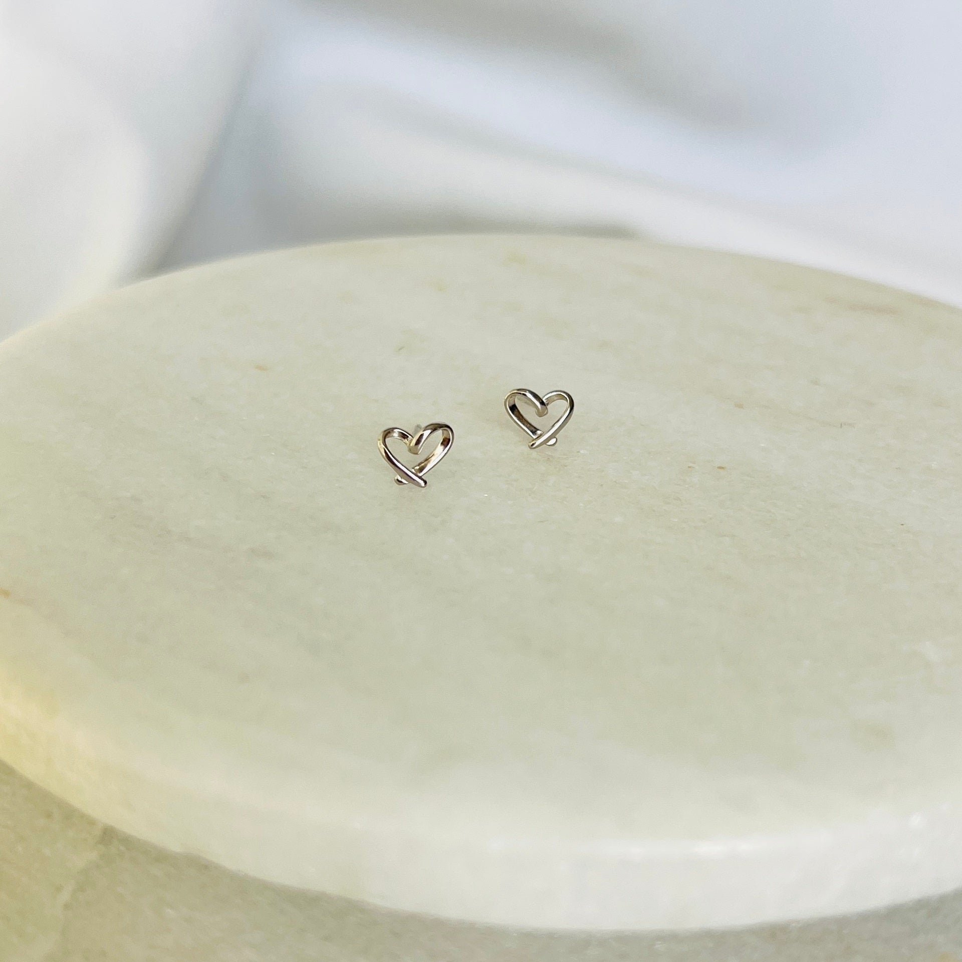 Understanding the Value of Handcrafted Minimalist Jewellery in Canberra (2025)