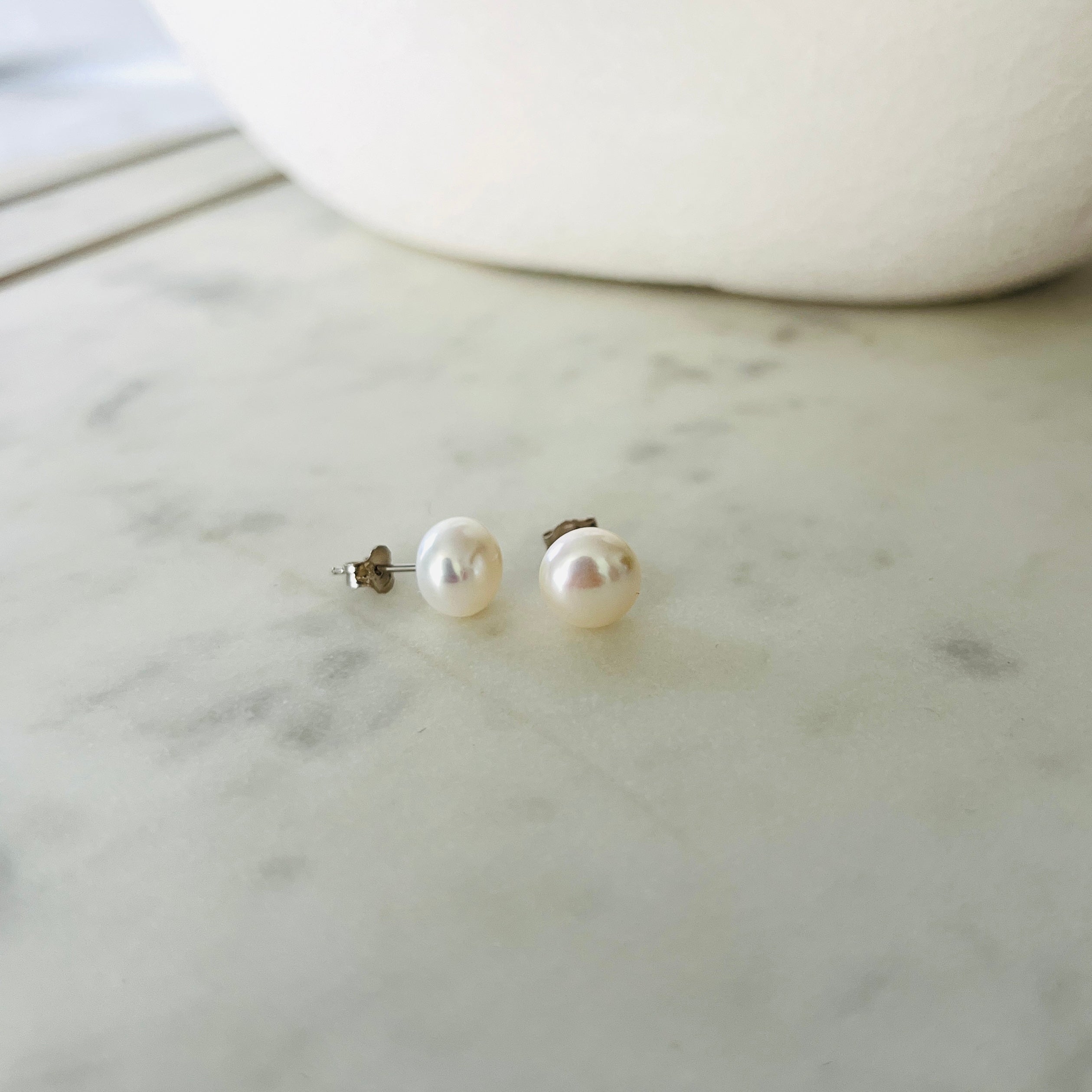 Pearl studs
