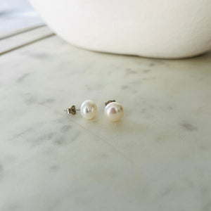 Pearl studs