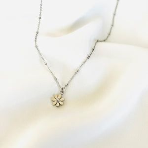 Daisy necklace