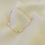 Load image into Gallery viewer, Trio of pearls bracelet
